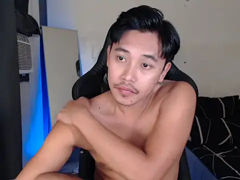 Snapshot of alexsuckable01 chatting on October 2025 03:33:01 PM alexsuckable01 online show from October 2025 03:33:01 PM