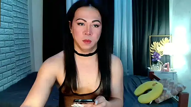 Snapshot of _Carmilla chatting on November 2025 01:34:02 PM Carmilla online show from November 2025 01:34:02 PM