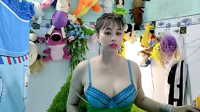 emgaixinhngoan online show from November 2025 01:00:01 PM