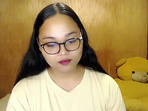 Snapshot of _Lylia chatting on September 2025 04:18:01 PM Lylia online show from September 2025 04:18:01 PM