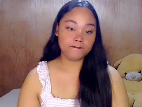 Snapshot of _Lylia chatting on September 2025 09:17:02 PM Lylia online show from September 2025 09:17:02 PM