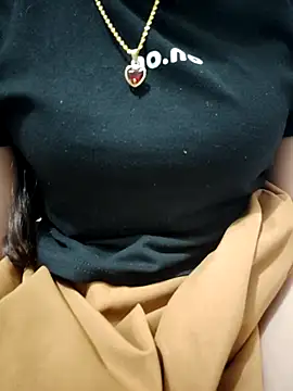 Du-Uyen online show from November 2025 11:32:01 PM