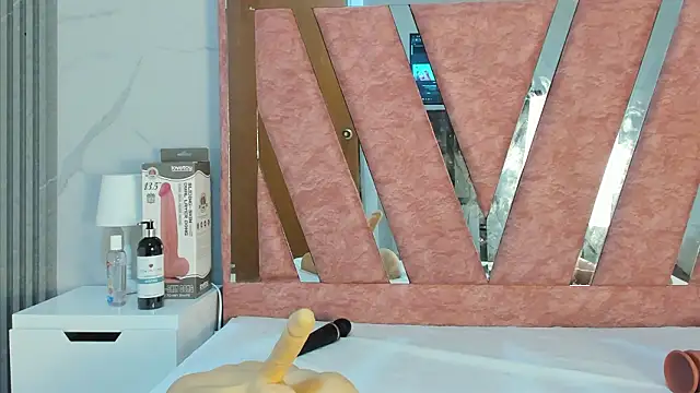 Wonderkloe  online show from February 2026 01:38:01 AM