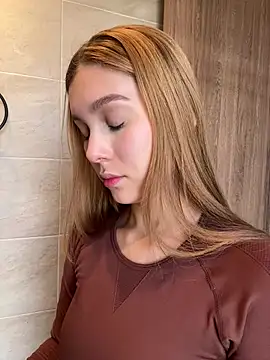 Nikii   online show from January 2026 04:00:01 PM