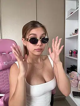 Nikii   online show from March 2026 03:40:01 PM