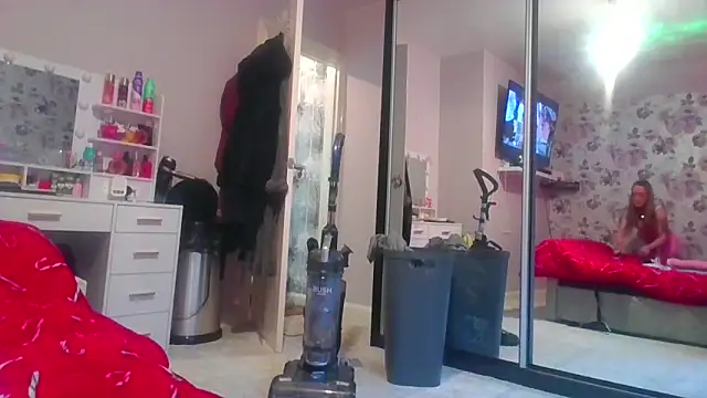 Snapshot of LucyRoseMae chatting on February 2026 11:21:01 AM LucyRoseMae online show from February 2026 11:21:01 AM