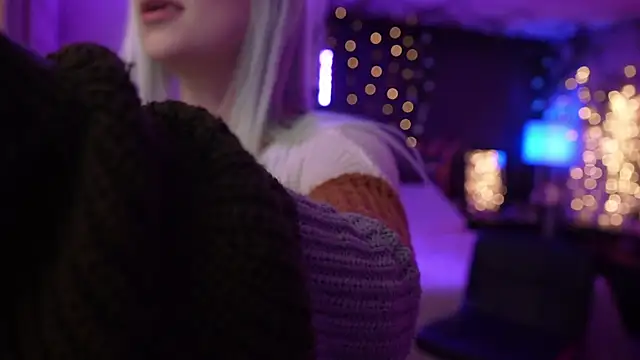 littlelune online show from October 2025 11:20:02 PM