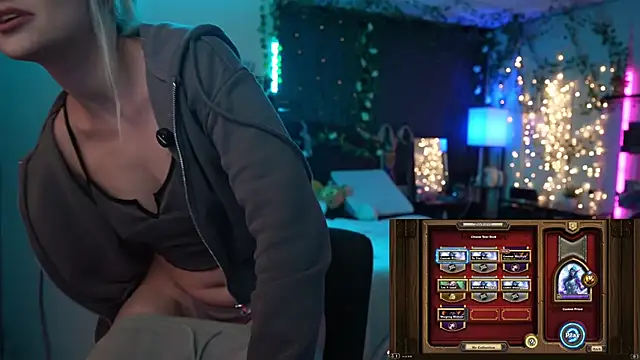 littlelune online show from October 2025 01:41:02 AM