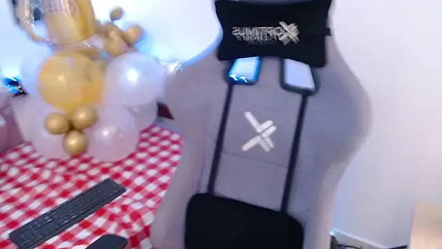 Luna-Gomez online show from October 2025 01:29:02 PM