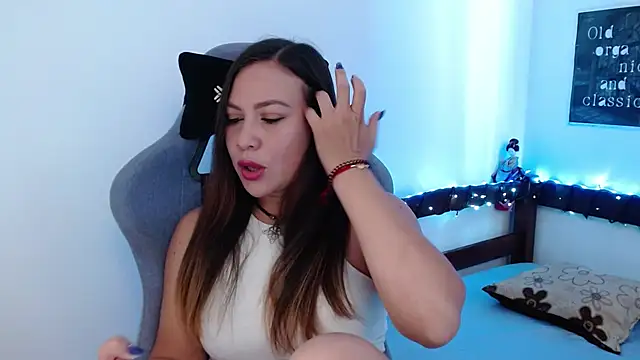 Luna-Gomez online show from October 2025 05:11:02 PM