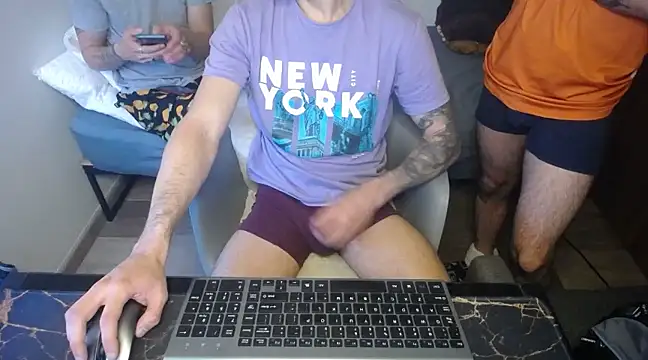 Snapshot of bossking017 chatting on January 2025 04:57:01 PM bossking017 online show from January 2025 04:57:01 PM