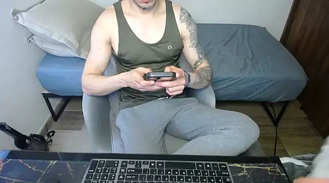 bossking017 online show from March 2025 12:48:01 PM