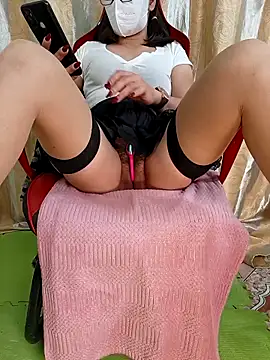 Snapshot of Mizzu-mi chatting on November 2025 02:42:01 PM Mizzu-mi online show from November 2025 02:42:01 PM