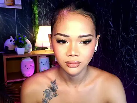 Snapshot of ur_holly_lexie chatting on October 2025 03:32:02 AM ur holly lexie online show from October 2025 03:32:02 AM