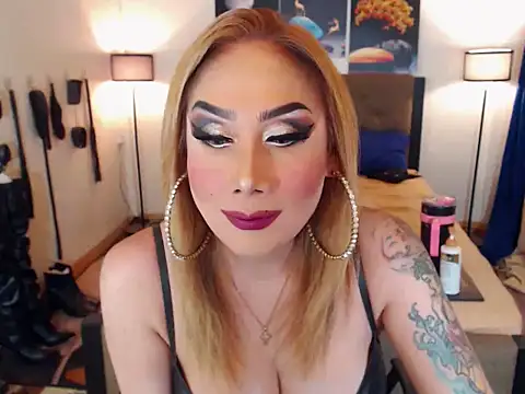 Allysonevanns online show from November 2025 06:12:01 AM