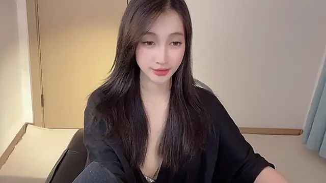 Snapshot of Seraphina-se chatting on October 2025 04:17:01 PM Seraphina-se online show from October 2025 04:17:01 PM