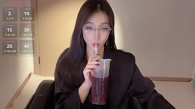 Snapshot of Seraphina-se chatting on November 2025 06:17:01 PM Seraphina-se online show from November 2025 06:17:01 PM