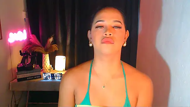 Lorainnelustts online show from December 2025 02:04:02 PM