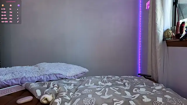 Snapshot of dustbunni0414 chatting on December 2025 06:17:01 PM dustbunni0414 online show from December 2025 06:17:01 PM