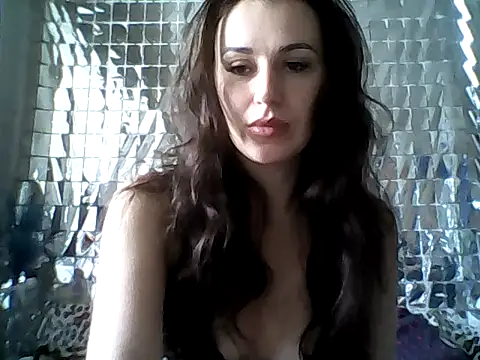 Qinini online show from October 2025 10:04:01 AM