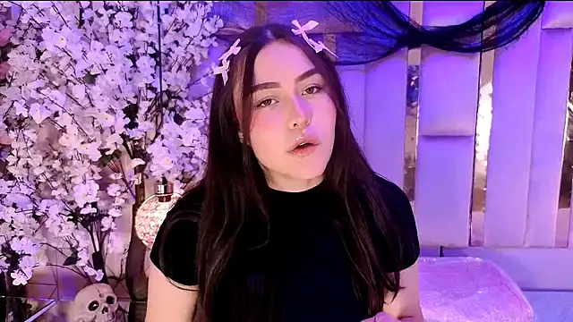 Snapshot of HannaCollins_ chatting on November 2025 01:10:02 PM HannaCollins online show from November 2025 01:10:02 PM