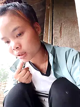 Snapshot of CloudyChu chatting on October 2025 01:35:01 AM CloudyChu online show from October 2025 01:35:01 AM