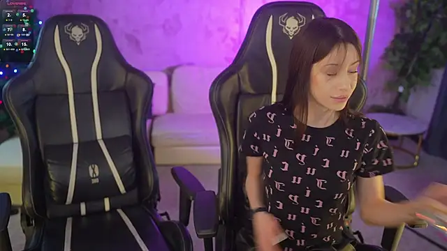 Selena Glow online show from December 2025 07:43:01 PM