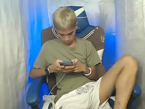 riks tyler online show from October 2025 04:02:02 PM