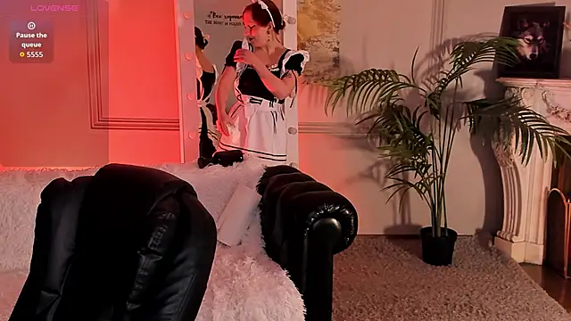 Snapshot of Violet_Griffen chatting on December 2025 03:43:01 PM Violet Griffen online show from December 2025 03:43:01 PM