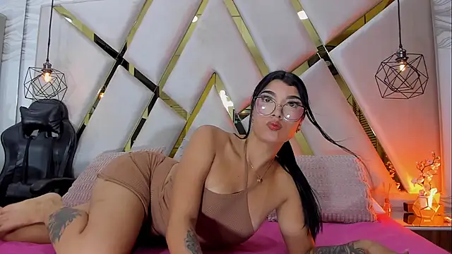 FernandaRousse online show from November 2025 06:22:02 PM