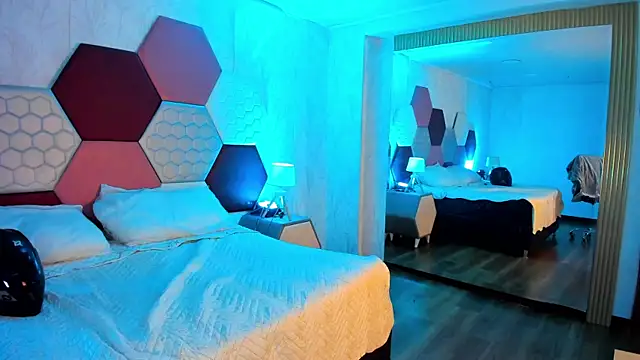 Snapshot of ArielleWilde chatting on September 2025 04:02:02 AM ArielleWilde online show from September 2025 04:02:02 AM