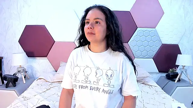 Snapshot of ArielleWilde chatting on October 2025 04:52:01 AM ArielleWilde online show from October 2025 04:52:01 AM