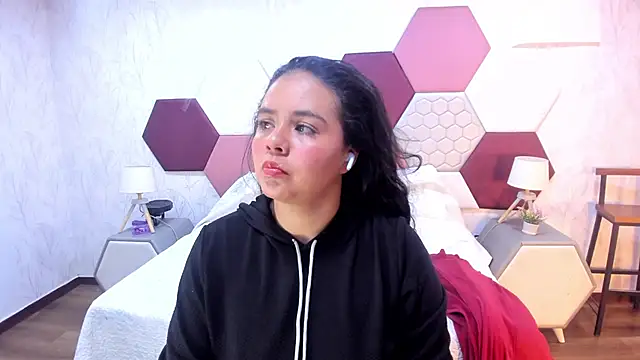 Snapshot of ArielleWilde chatting on November 2025 04:18:01 AM ArielleWilde online show from November 2025 04:18:01 AM