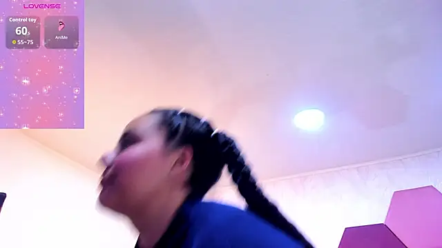 Snapshot of ArielleWilde chatting on November 2025 02:44:02 AM ArielleWilde online show from November 2025 02:44:02 AM