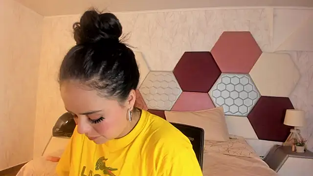 Snapshot of ArielleWilde chatting on December 2025 03:48:01 AM ArielleWilde online show from December 2025 03:48:01 AM