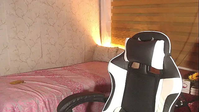 TssluttyNikka online show from December 2025 03:06:01 PM