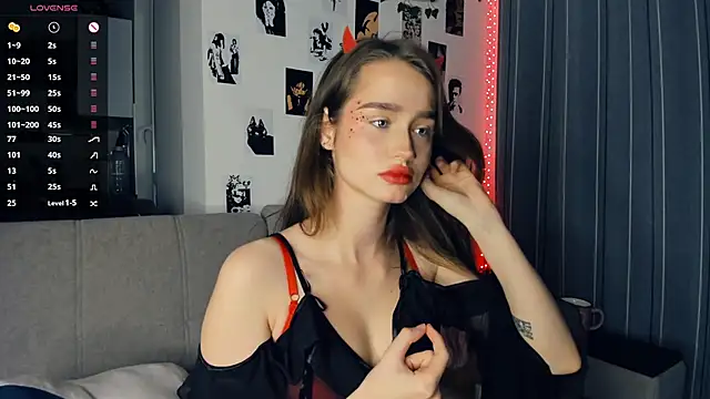 Snapshot of lovelyalivia chatting on October 2025 09:32:01 AM lovelyalivia online show from October 2025 09:32:01 AM