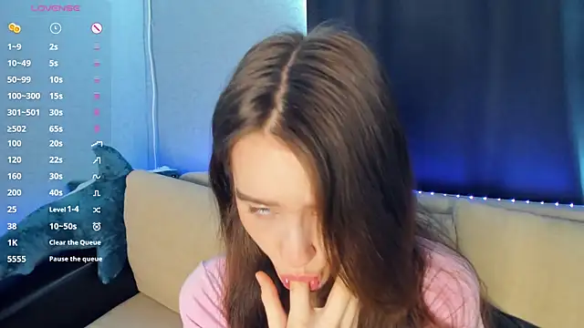 lovelyalivia online show from April 2026 08:12:02 AM