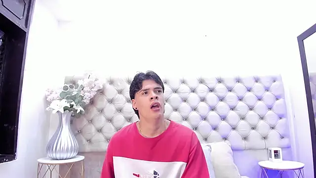 Snapshot of BenitoSaenz chatting on November 2025 11:00:02 AM BenitoSaenz online show from November 2025 11:00:02 AM