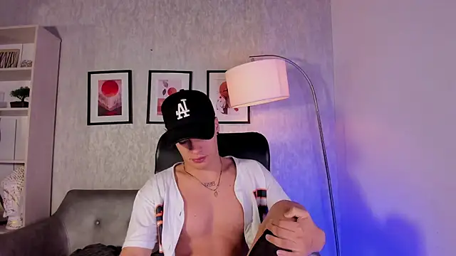 Snapshot of BenitoSaenz chatting on November 2025 11:52:02 AM BenitoSaenz online show from November 2025 11:52:02 AM