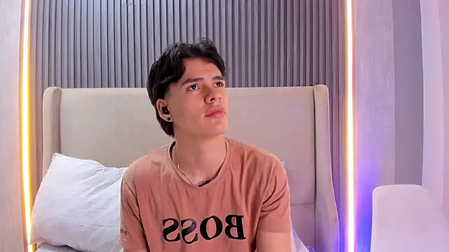 Snapshot of BenitoSaenz chatting on November 2025 10:59:01 AM BenitoSaenz online show from November 2025 10:59:01 AM