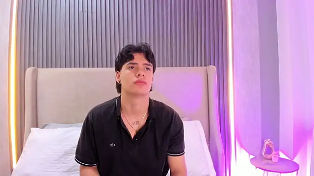 Snapshot of BenitoSaenz chatting on November 2025 12:05:02 PM BenitoSaenz online show from November 2025 12:05:02 PM