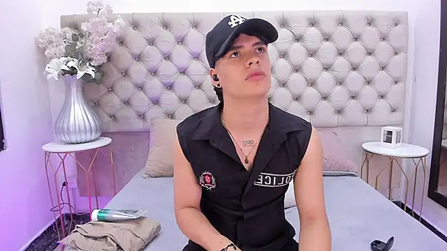 Snapshot of BenitoSaenz chatting on November 2025 11:53:02 AM BenitoSaenz online show from November 2025 11:53:02 AM