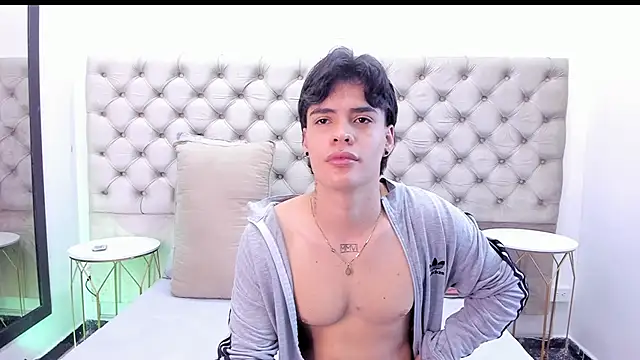 Snapshot of BenitoSaenz chatting on November 2025 12:00:02 PM BenitoSaenz online show from November 2025 12:00:02 PM