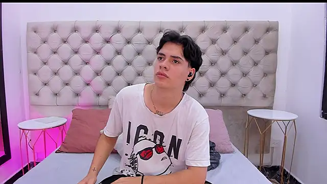 Snapshot of BenitoSaenz chatting on November 2025 11:58:01 AM BenitoSaenz online show from November 2025 11:58:01 AM