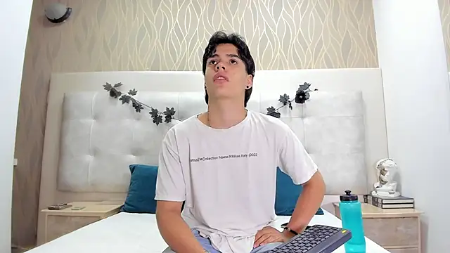 Snapshot of BenitoSaenz chatting on November 2025 12:04:01 PM BenitoSaenz online show from November 2025 12:04:01 PM