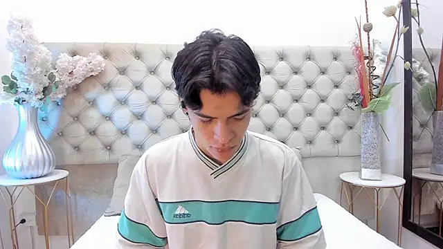 Snapshot of BenitoSaenz chatting on November 2025 12:05:01 PM BenitoSaenz online show from November 2025 12:05:01 PM