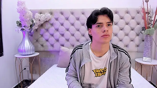 Snapshot of BenitoSaenz chatting on November 2025 11:55:02 AM BenitoSaenz online show from November 2025 11:55:02 AM