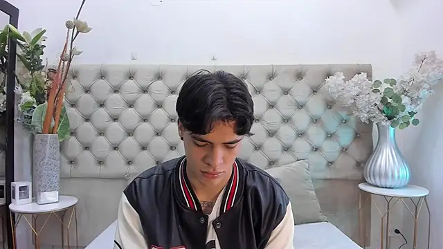 Snapshot of BenitoSaenz chatting on December 2025 12:09:01 PM BenitoSaenz online show from December 2025 12:09:01 PM