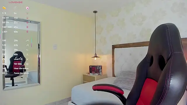 IRISCLARK1 online show from November 2025 07:34:01 PM